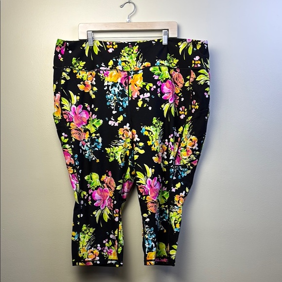 Torrid active Floral Print Leggings/capris - Picture 1 of 5